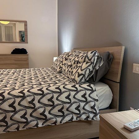 Modern Cenisio Apartment - Self Check-In & Parking Milano Eksteriør billede